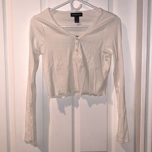 New cropped white ribbed three button V-neck long sleeve crew neck sweater